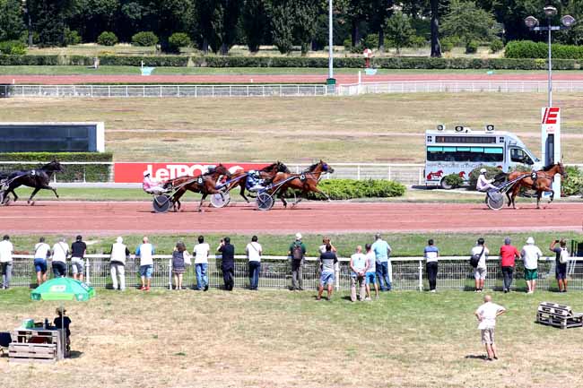 Photo d'arrivée de la course pmu PRIX EQUIDIA à ENGHIEN le Samedi 18 juillet 2020