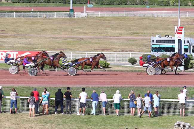 Photo d'arrivée de la course pmu PRIX DE LA PORTE MONTMARTRE à ENGHIEN le Samedi 18 juillet 2020