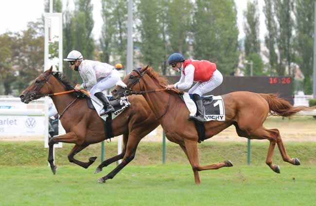 Photo d'arrivée de la course pmu PRIX DE L'ALLIER à VICHY le Mardi 21 juillet 2020