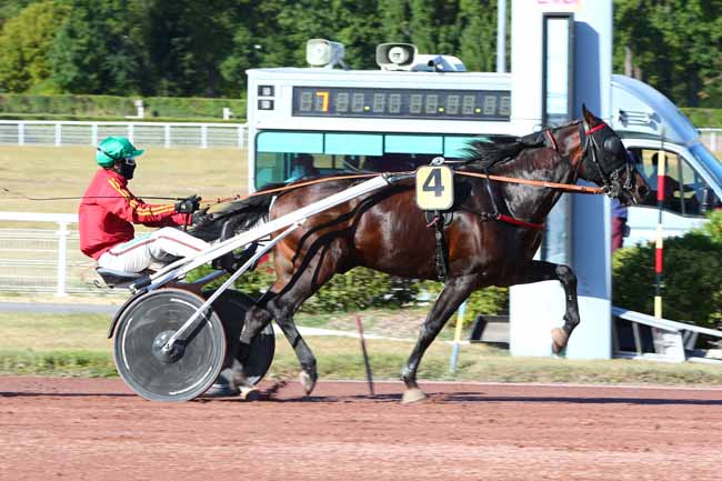 Photo d'arrivée de la course pmu PRIX DE LA CHAUSSEE D'ANTIN à ENGHIEN le Mercredi 22 juillet 2020