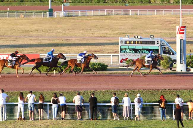 Photo d'arrivée de la course pmu PRIX DE LA PLACE D'ITALIE à ENGHIEN le Mercredi 22 juillet 2020