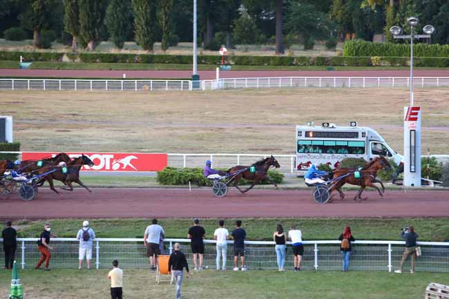 Photo d'arrivée de la course pmu PRIX DE PICPUS à ENGHIEN le Mercredi 22 juillet 2020