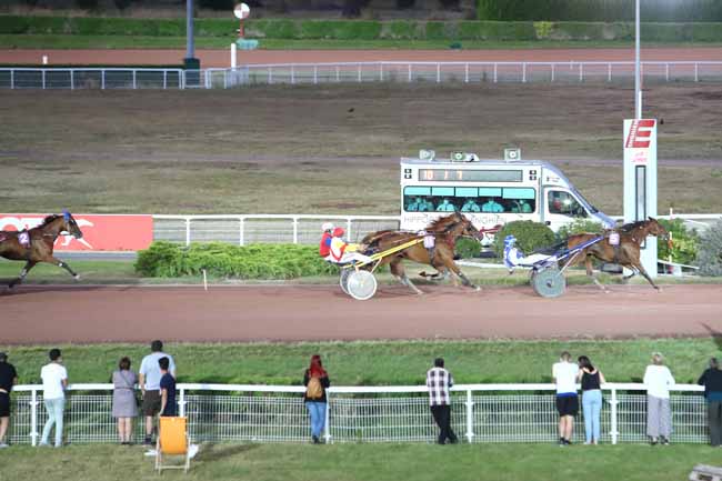 Photo d'arrivée de la course pmu PRIX DE LA PORTE DIDOT à ENGHIEN le Mercredi 22 juillet 2020
