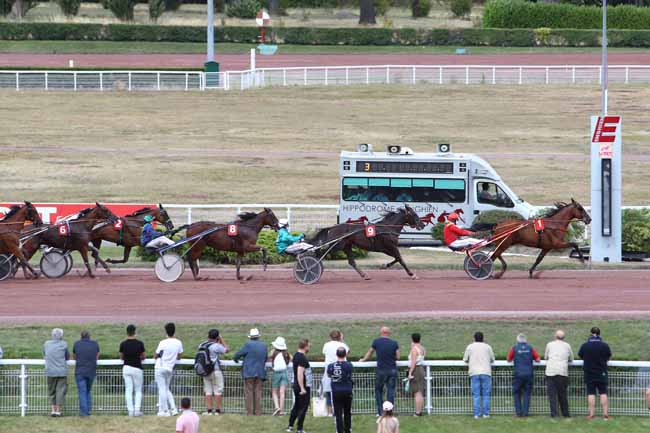 Photo d'arrivée de la course pmu PRIX DE WASHINGTON à ENGHIEN le Samedi 25 juillet 2020