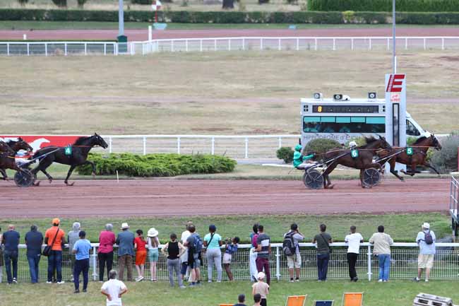 Photo d'arrivée de la course pmu PRIX DE MILAN à ENGHIEN le Samedi 25 juillet 2020