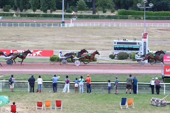 Photo d'arrivée de la course pmu PRIX D'ETAIN à ENGHIEN le Samedi 25 juillet 2020