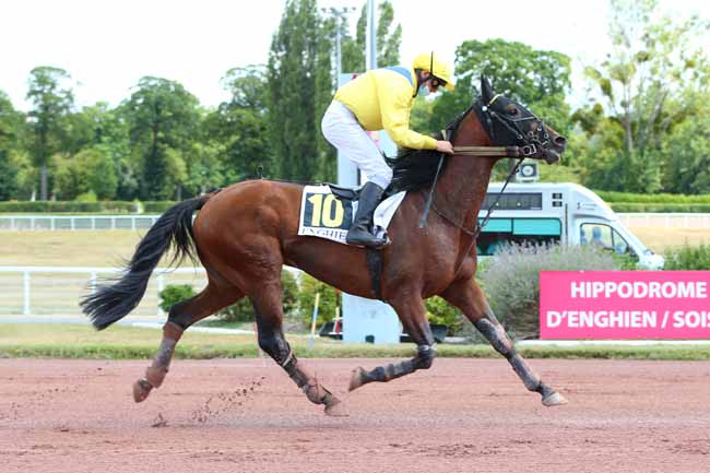 Photo d'arrivée de la course pmu PRIX DE RUFFEC à ENGHIEN le Dimanche 26 juillet 2020