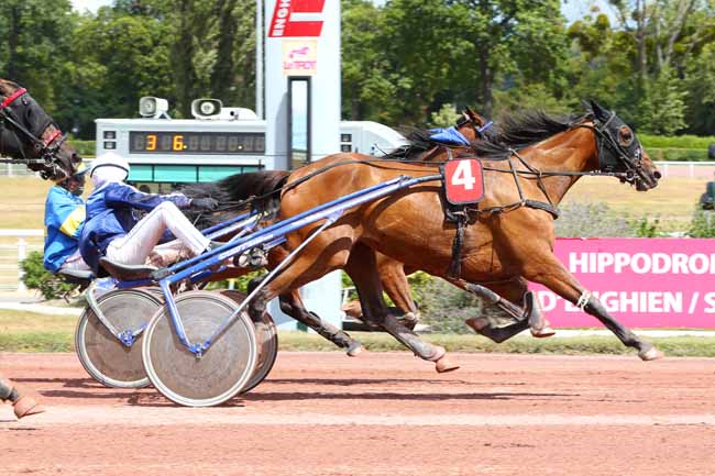 Photo d'arrivée de la course pmu PRIX DE CLICHY à ENGHIEN le Dimanche 26 juillet 2020