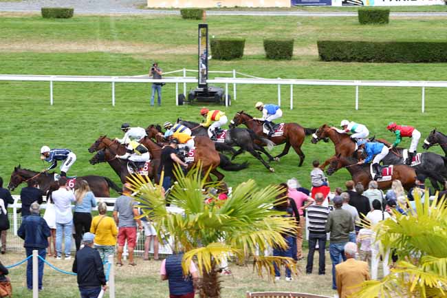 Photo d'arrivée de la course pmu PRIX DE LA COTE FLEURIE à CLAIREFONTAINE le Mardi 28 juillet 2020