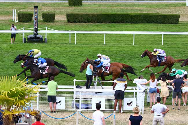 Photo d'arrivée de la course pmu PRIX PARI 2 SUR 4 à CLAIREFONTAINE le Vendredi 31 juillet 2020