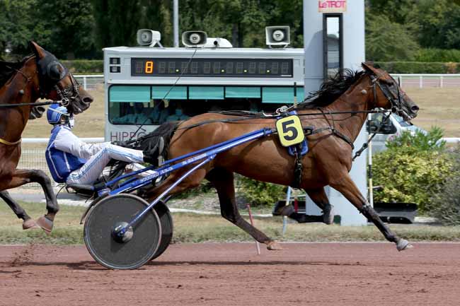 Photo d'arrivée de la course pmu PRIX DE CHALONS-DU-MAINE à ENGHIEN le Dimanche 2 août 2020