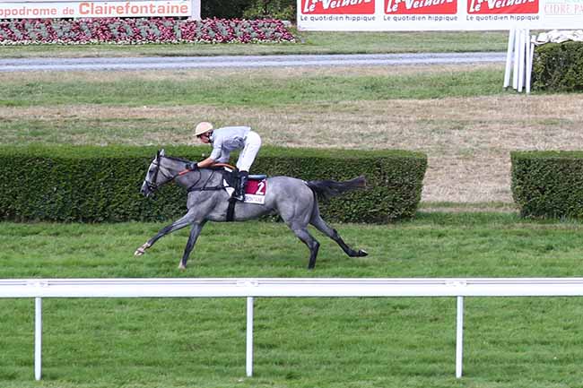 Photo d'arrivée de la course pmu PRIX PARIS-TURF.COM à CLAIREFONTAINE le Lundi 3 août 2020