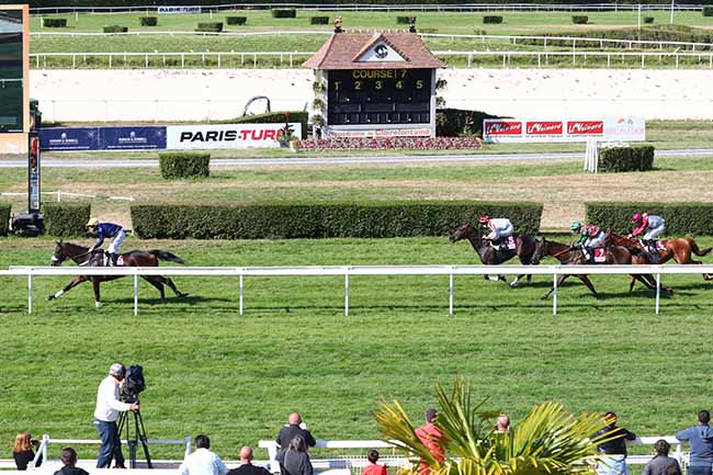 Photo d'arrivée de la course pmu PRIX LE BARON DUTACQ à CLAIREFONTAINE le Lundi 3 août 2020