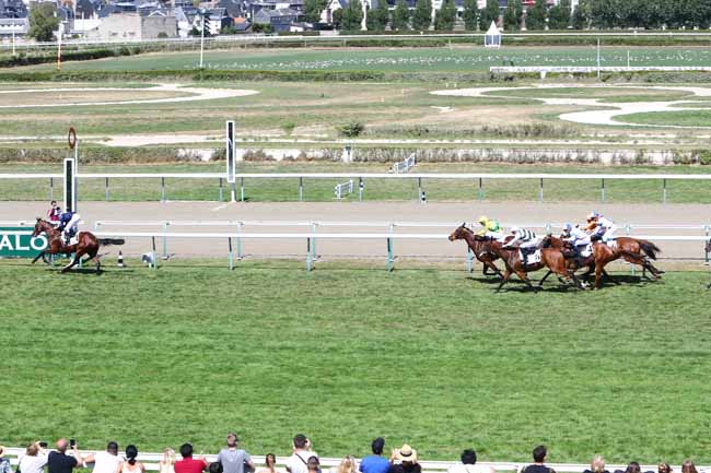 Photo d'arrivée de la course pmu PRIX DES ROCHES NOIRES à DEAUVILLE le Mardi 4 août 2020