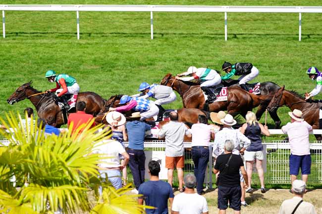 Photo d'arrivée de la course pmu PRIX DE LA CROIX BRISEE à CLAIREFONTAINE le Vendredi 7 août 2020
