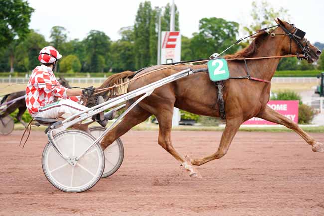 Photo d'arrivée de la course pmu PRIX DE PORNIC à ENGHIEN le Samedi 8 août 2020