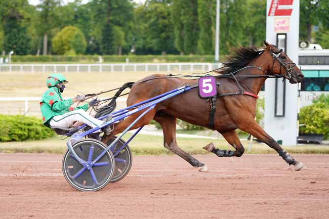 Photo d'arrivée de la course pmu PRIX DE MARNES-LA-COQUETTE à ENGHIEN le Samedi 8 août 2020