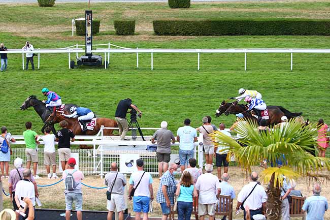 Photo d'arrivée de la course pmu PRIX GUILLAUME LE CONQUERANT à CLAIREFONTAINE le Lundi 10 août 2020
