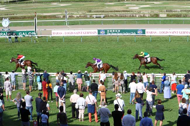 Photo d'arrivée de la course pmu PRIX DE LA VALLEE D'AUGE à DEAUVILLE le Samedi 15 août 2020