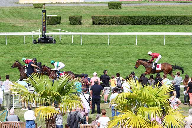 Photo d'arrivée de la course pmu PRIX KENDOR à CLAIREFONTAINE le Lundi 17 août 2020