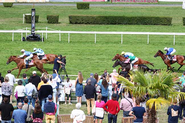 Photo d'arrivée de la course pmu PRIX FIRST WALTZ à CLAIREFONTAINE le Lundi 17 août 2020