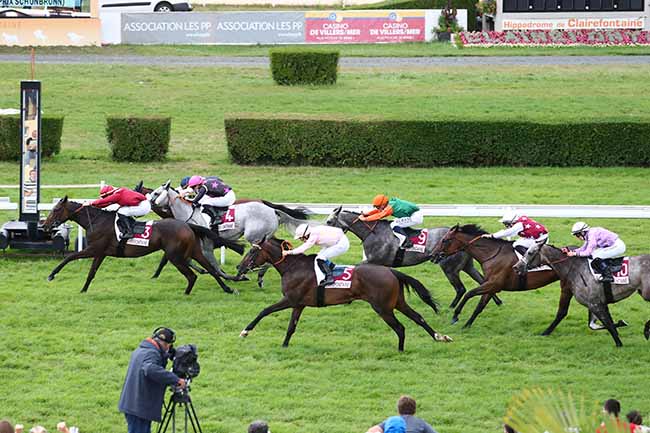 Photo d'arrivée de la course pmu PRIX SCHONBRUNN à CLAIREFONTAINE le Lundi 17 août 2020