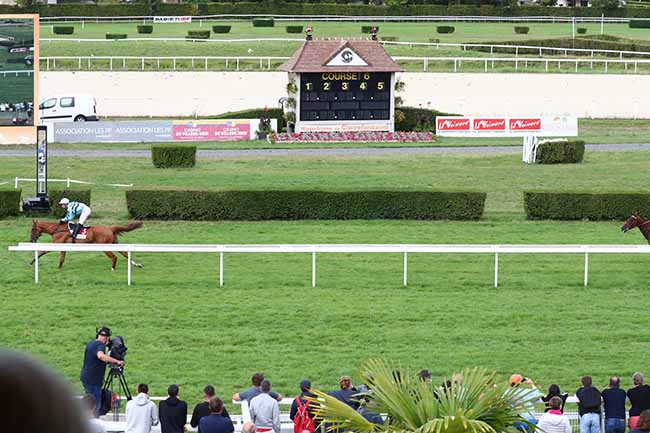 Photo d'arrivée de la course pmu PRIX DES FUSAINS à CLAIREFONTAINE le Lundi 17 août 2020
