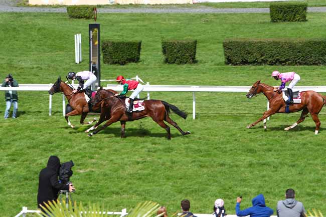 Photo d'arrivée de la course pmu PRIX GRIS VITESSE à CLAIREFONTAINE le Vendredi 28 août 2020