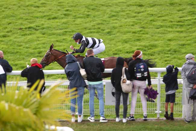 Photo d'arrivée de la course pmu PRIX DE LA PETITE FERME à CLAIREFONTAINE le Vendredi 28 août 2020