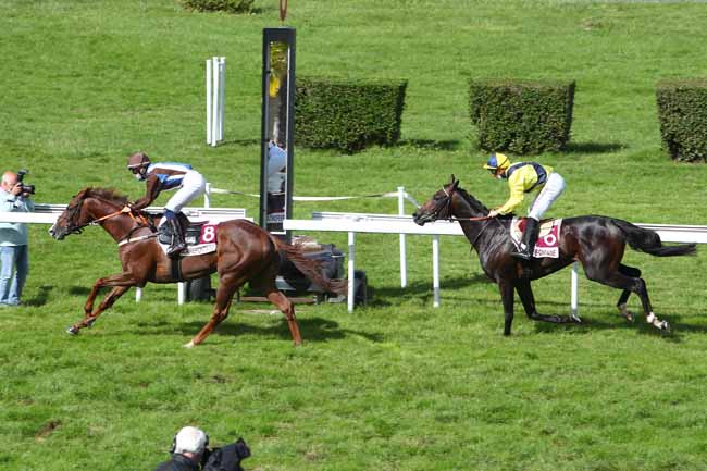 Photo d'arrivée de la course pmu PRIX DE LA VILLA STRASSBURGER à CLAIREFONTAINE le Vendredi 28 août 2020