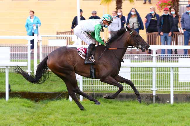 Photo d'arrivée de la course pmu PRIX DES VILLAS à CLAIREFONTAINE le Vendredi 28 août 2020