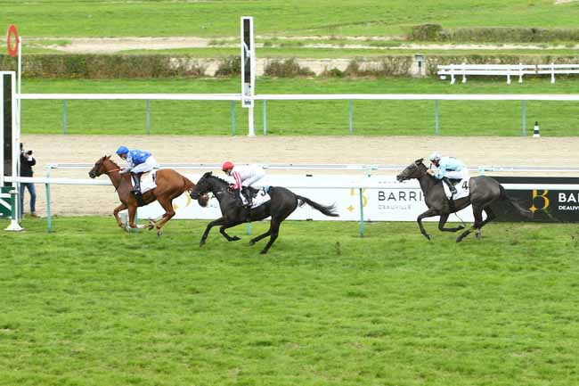 Photo d'arrivée de la course pmu PRIX HOTEL BARRIERE LE NORMANDY à DEAUVILLE le Dimanche 30 août 2020