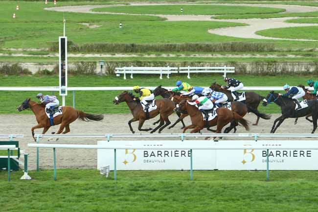 Photo d'arrivée de la course pmu PRIX HOTEL BARRIERE LE ROYAL DEAUVILLE à DEAUVILLE le Dimanche 30 août 2020