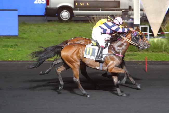 Photo d'arrivée de la course pmu PRIX DEVOSA à PARIS-VINCENNES le Vendredi 4 septembre 2020