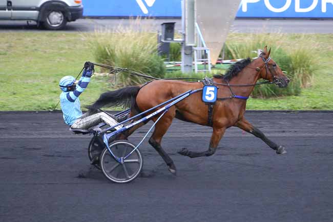 Photo d'arrivée de la course pmu PRIX DE GAILLON à PARIS-VINCENNES le Dimanche 27 septembre 2020