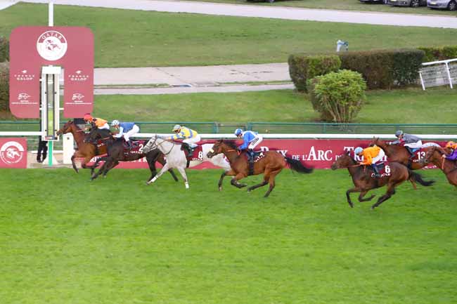 Photo d'arrivée de la course pmu QATAR PRIX DU CENTENAIRE à LONGCHAMP le Dimanche 4 octobre 2020