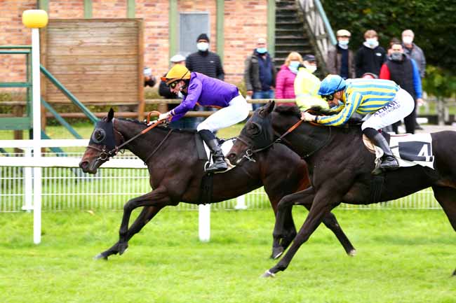 Photo d'arrivée de la course pmu PRIX DES NOISETIERS à FONTAINEBLEAU le Lundi 5 octobre 2020