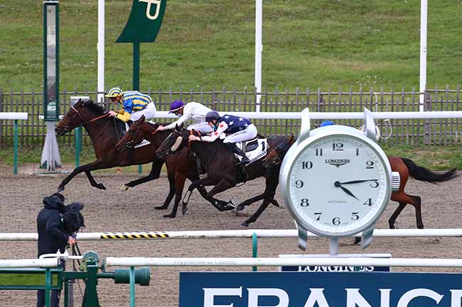 Photo d'arrivée de la course pmu PRIX DE L'ALLEE DU MAIL à CHANTILLY le Mardi 6 octobre 2020