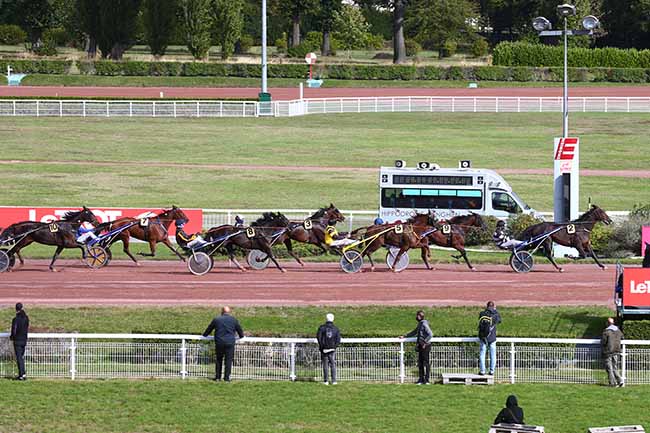 Photo d'arrivée de la course pmu PRIX DU PONT DES ARTS à ENGHIEN le Mercredi 7 octobre 2020