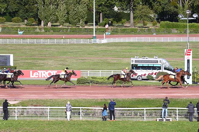 Photo d'arrivée de la course pmu PRIX DU JARDIN DU LUXEMBOURG à ENGHIEN le Mercredi 7 octobre 2020
