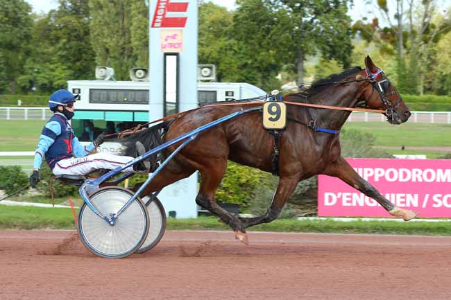 Photo d'arrivée de la course pmu PRIX DE LA PORTE DE CHAMPERRET à ENGHIEN le Jeudi 8 octobre 2020