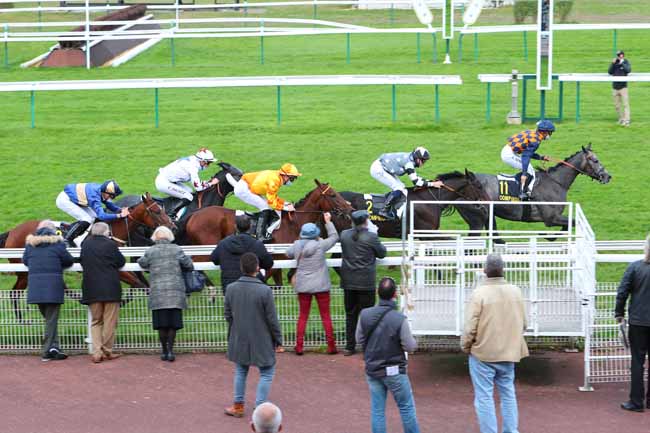 Photo d'arrivée de la course pmu PRIX DU LAONNAIS à COMPIEGNE le Vendredi 9 octobre 2020
