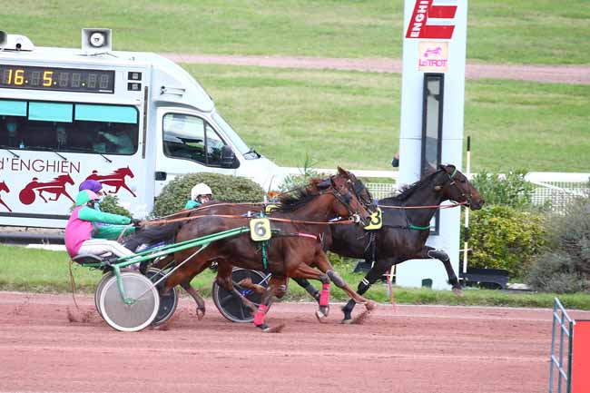 Photo d'arrivée de la course pmu PRIX DE NEUILLY-EN-THELLE à ENGHIEN le Lundi 12 octobre 2020