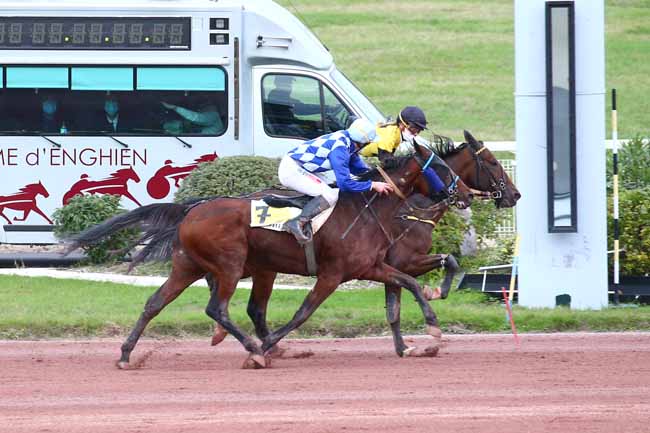 Photo d'arrivée de la course pmu PRIX DE LA PLACE DU CANADA à ENGHIEN le Lundi 12 octobre 2020