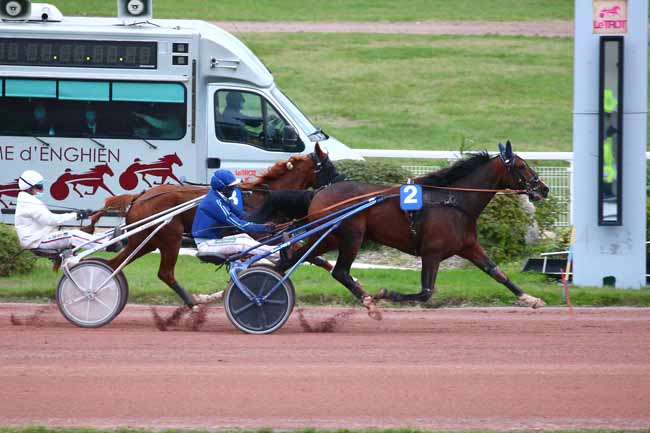 Photo d'arrivée de la course pmu PRIX DE MONTRESOR à ENGHIEN le Lundi 12 octobre 2020