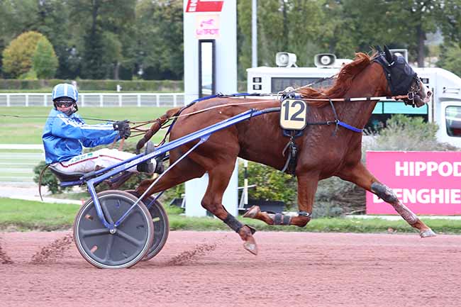 Photo d'arrivée de la course pmu PRIX DE THIEZAC à ENGHIEN le Jeudi 15 octobre 2020
