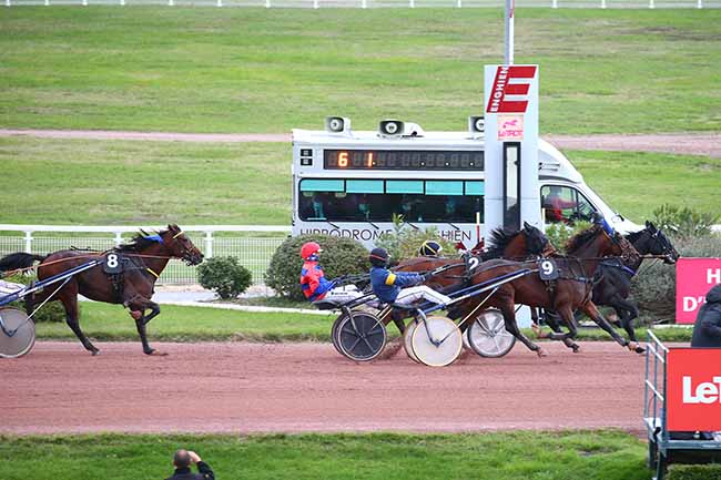 Photo d'arrivée de la course pmu PRIX DE ROCAMADOUR à ENGHIEN le Jeudi 15 octobre 2020