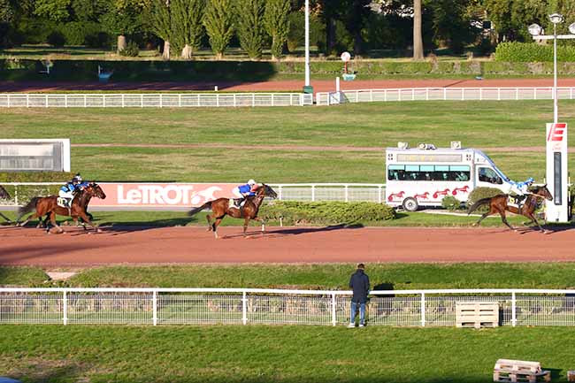 Photo d'arrivée de la course pmu PRIX DU PONT NEUF à ENGHIEN le Jeudi 15 octobre 2020