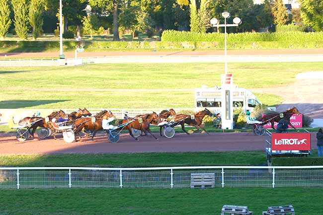 Photo d'arrivée de la course pmu PRIX DE LA PORTE BRANCION à ENGHIEN le Jeudi 15 octobre 2020