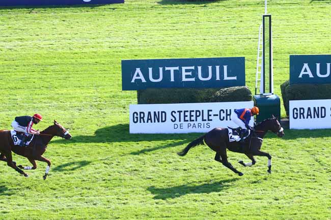 Photo d'arrivée de la course pmu PRIX ADRIEN BESNOUIN à AUTEUIL le Dimanche 18 octobre 2020